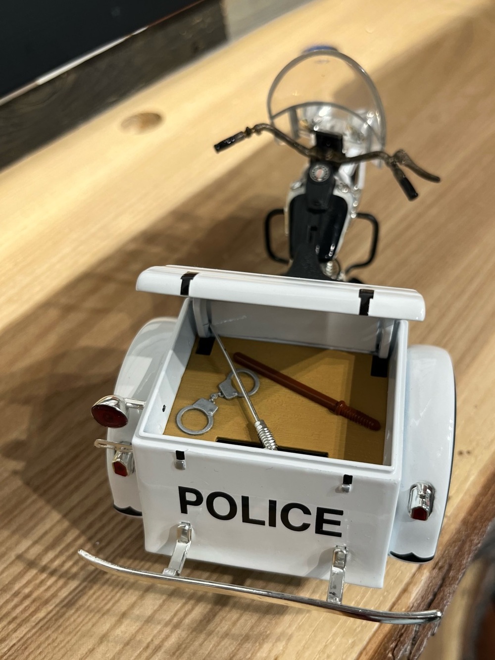 1947 Harley Davidson Police Servi-Car coin bank - Picture 9 of 10